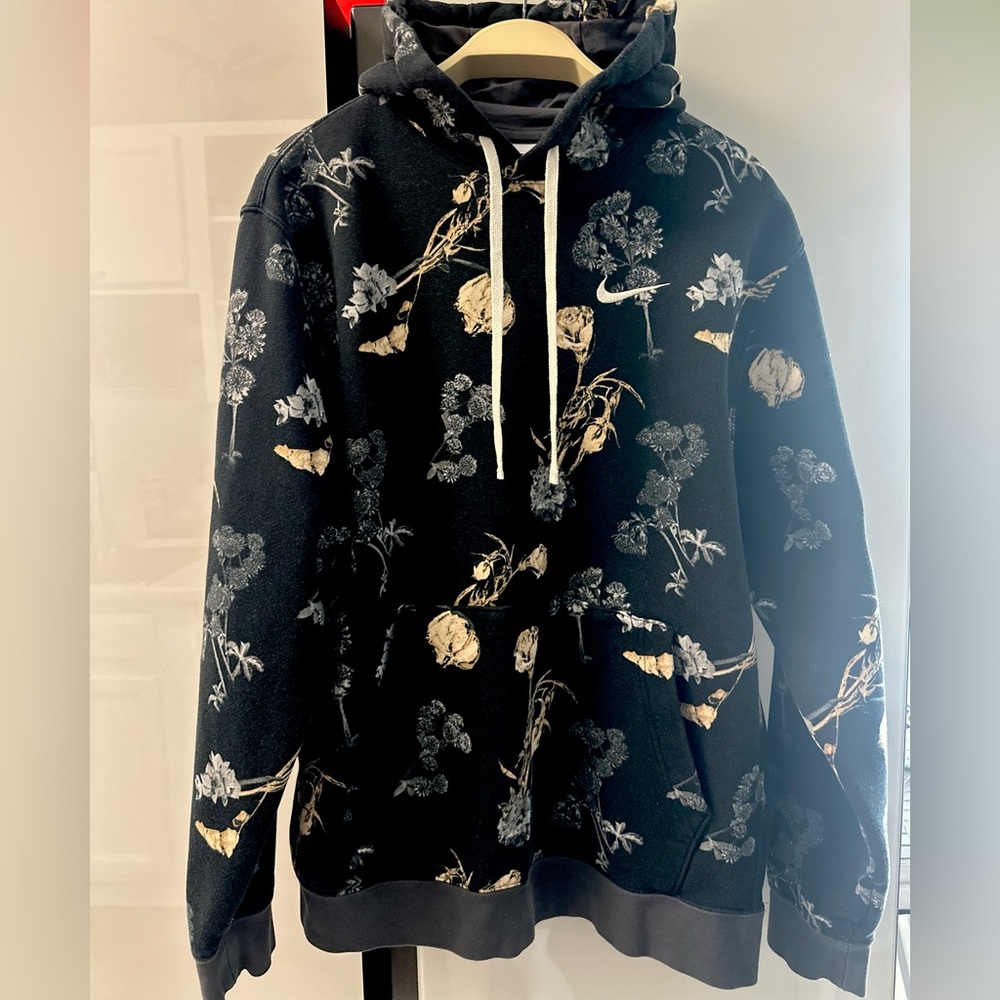 Nike Men's Black and Gold Floral Hoodie